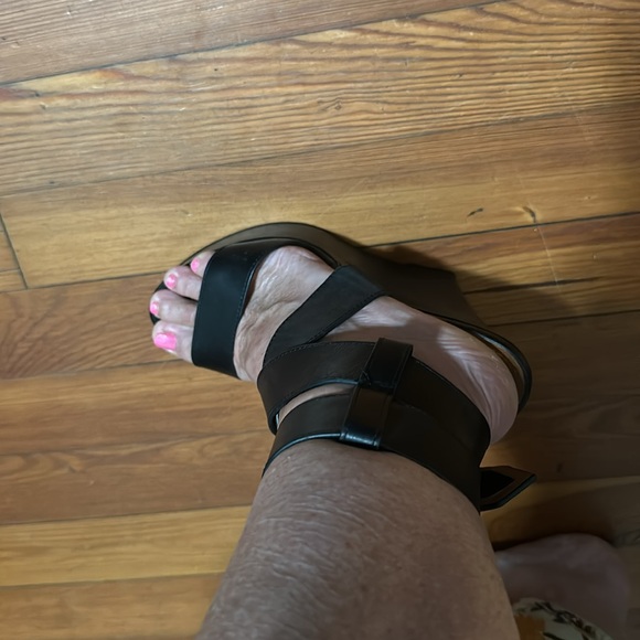 Givenchy - Picture 3 of 7